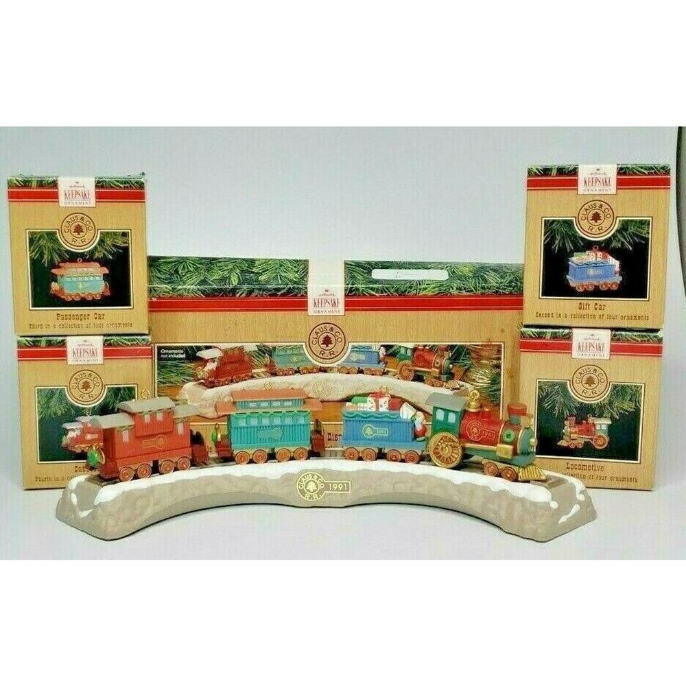 1991 Hallmark Clause & Co. Miniature Trains & Display Set U26‎